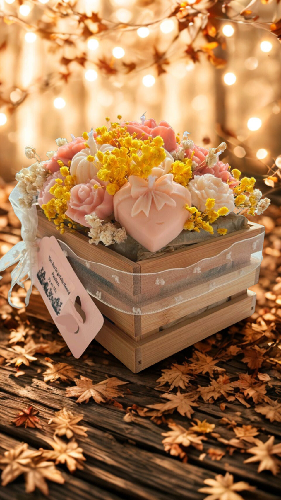 Golden Herfst Bloemenkaars – Geschenkbox met Cozy Geur (Patchouli, Spice & Vanille) Karamela Kaarsen