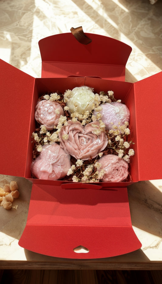 Lumibox – cadeau doos met bloemvormige geurkaarsen Karamela Kaarsen