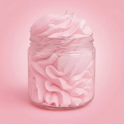 Karamela Bloom Silk Mousse – Exfoliërende Douche Soufflé Karamela Kaarsen